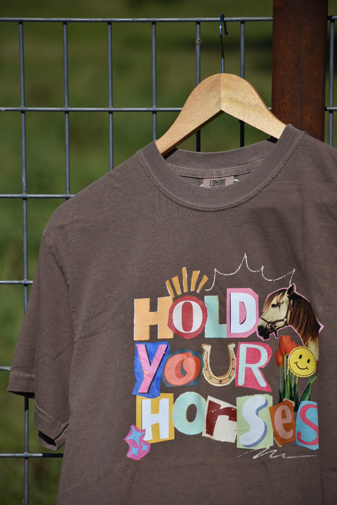 Hold Your Horses Tee *Espresso
